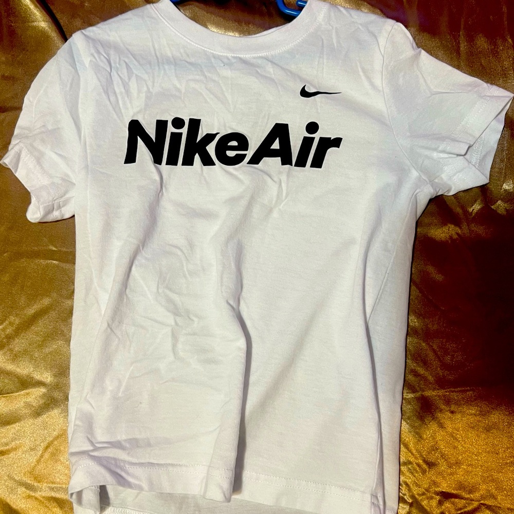 Nike Kids’ Air Logo T-Shirt, Size 5-6Y, White – Casual Athletic Tee